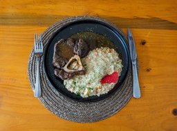 Pot roasted ossobuco in pipeño reduction